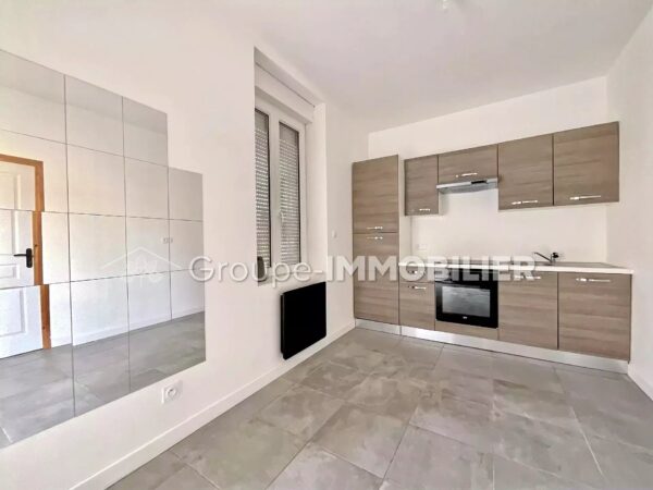 (Ref.17) LOCATION - MAISON AVEC 2 CHAMBRES- SOMAIN CENTRE-VILLE