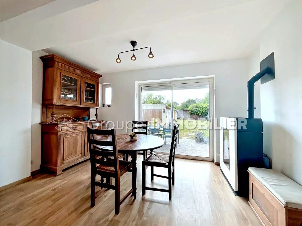(Ref.430) À vendre : Maison semi-mitoyenne entièrement rénovée à Saint-Amand-les-Eaux, quartier recherché !