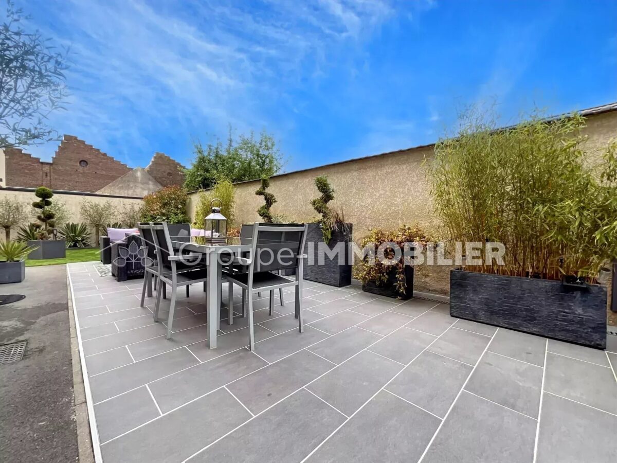 (Ref.431) Maison familiale individuelle avec prestations soignées, 3 chambres, jardin, garage et terrasses – Image 9