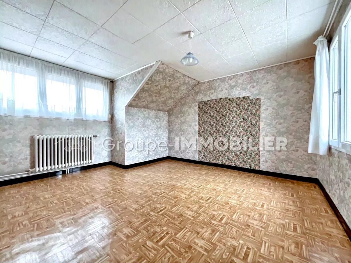 (Ref.453) À VENDRE – Maison semi-individuelle avec grand jardin de plus de 1000 m² ! – Image 4