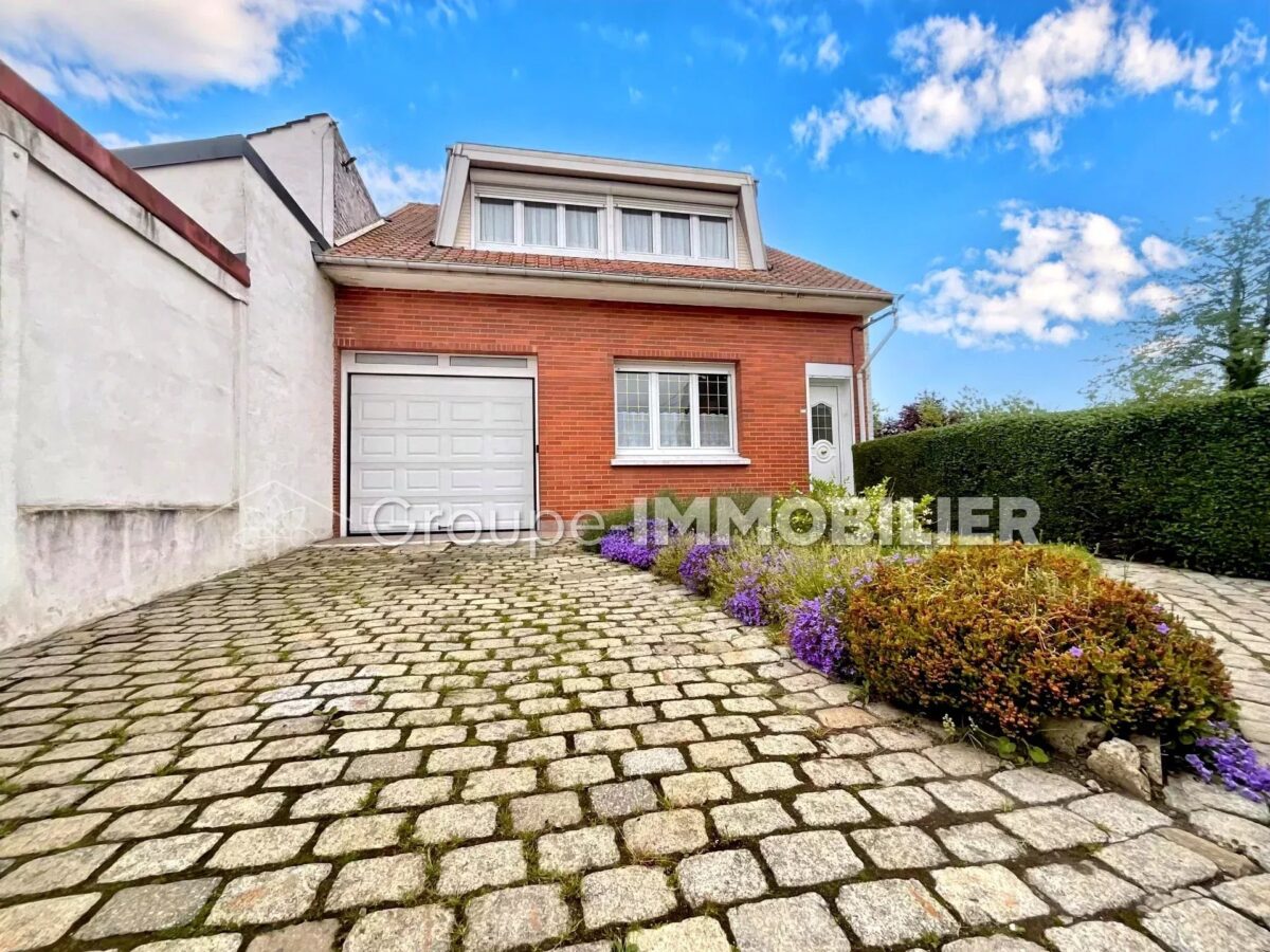 (Ref.453) À VENDRE – Maison semi-individuelle avec grand jardin de plus de 1000 m² !