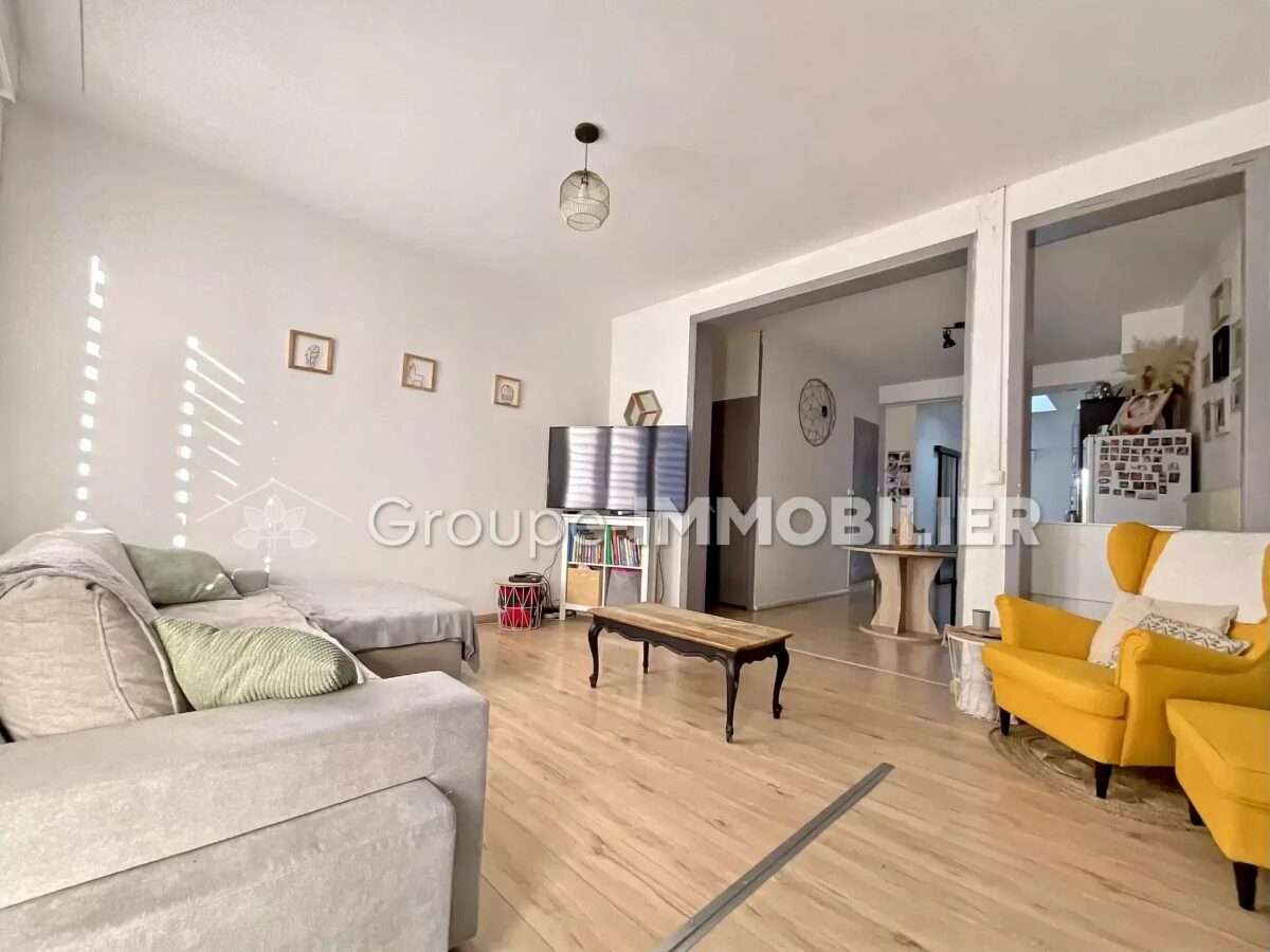 (Ref.452) Maison mitoyenne  3 chambres avec terrasse et jardin – Image 2