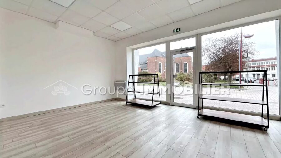 (Ref.32) NOUVEAUTÉ - LOCAL COMMERCIAL À LOUER - CENTRE DE SOMAIN