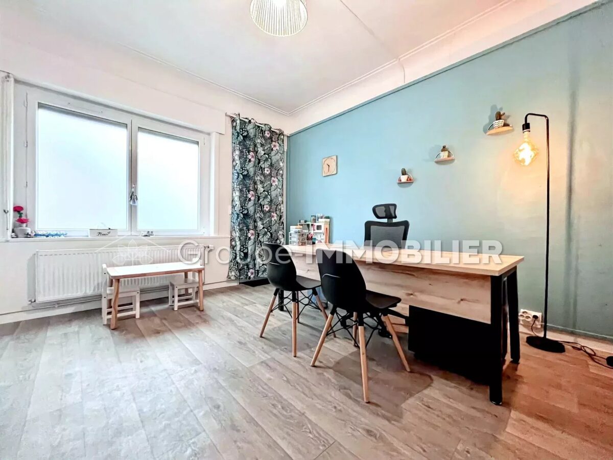 (Ref.31) NOUVEAUTÉ - BUREAU PROFESSIONNEL À LOUER SUR SOMAIN