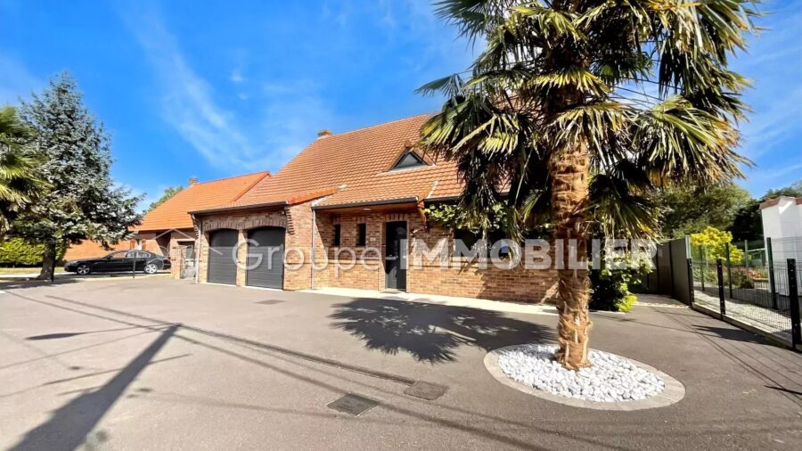 (Ref.484) Pavillon Brique individuel en semi plain-pied avec piscine