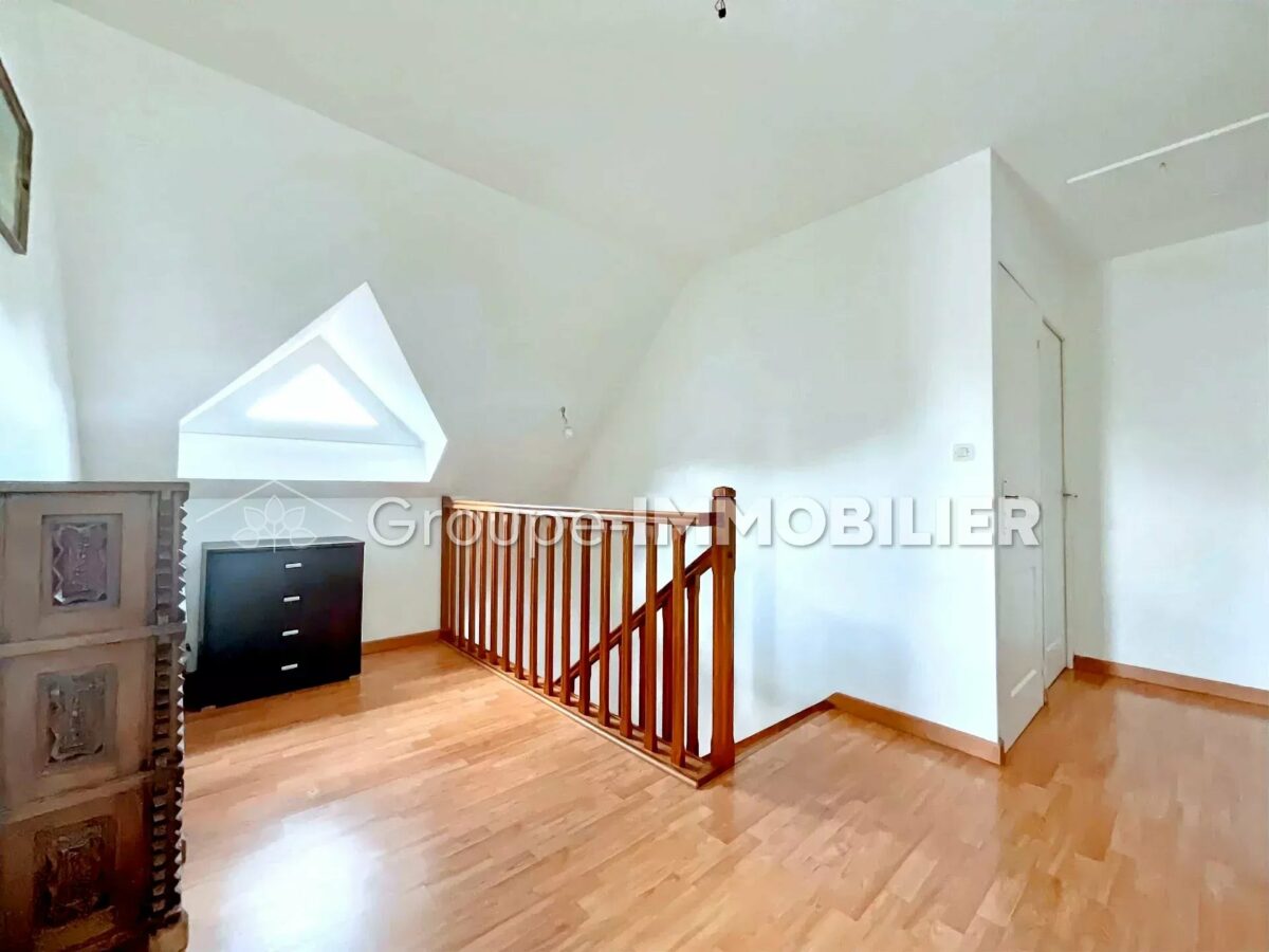 (Ref.484) Pavillon Brique individuel en semi plain-pied avec piscine – 6 PIÈCES – 166 m² – FENAIN – Image 8