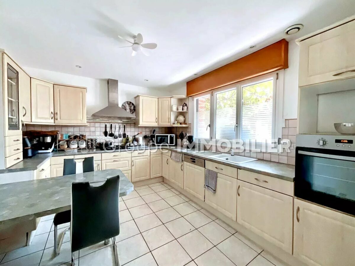 (Ref.484) Pavillon Brique individuel en semi plain-pied avec piscine – 6 PIÈCES – 166 m² – FENAIN – Image 5