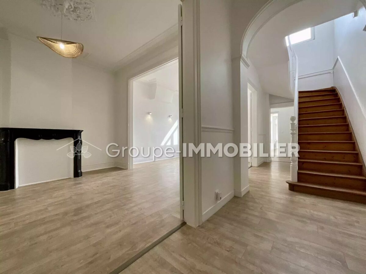 (Ref.514) Maison Bourgeoise Rénovée – Centre-ville de Valenciennes – 5 PIÈCES – 138 m² – VALENCIENNES – Image 2