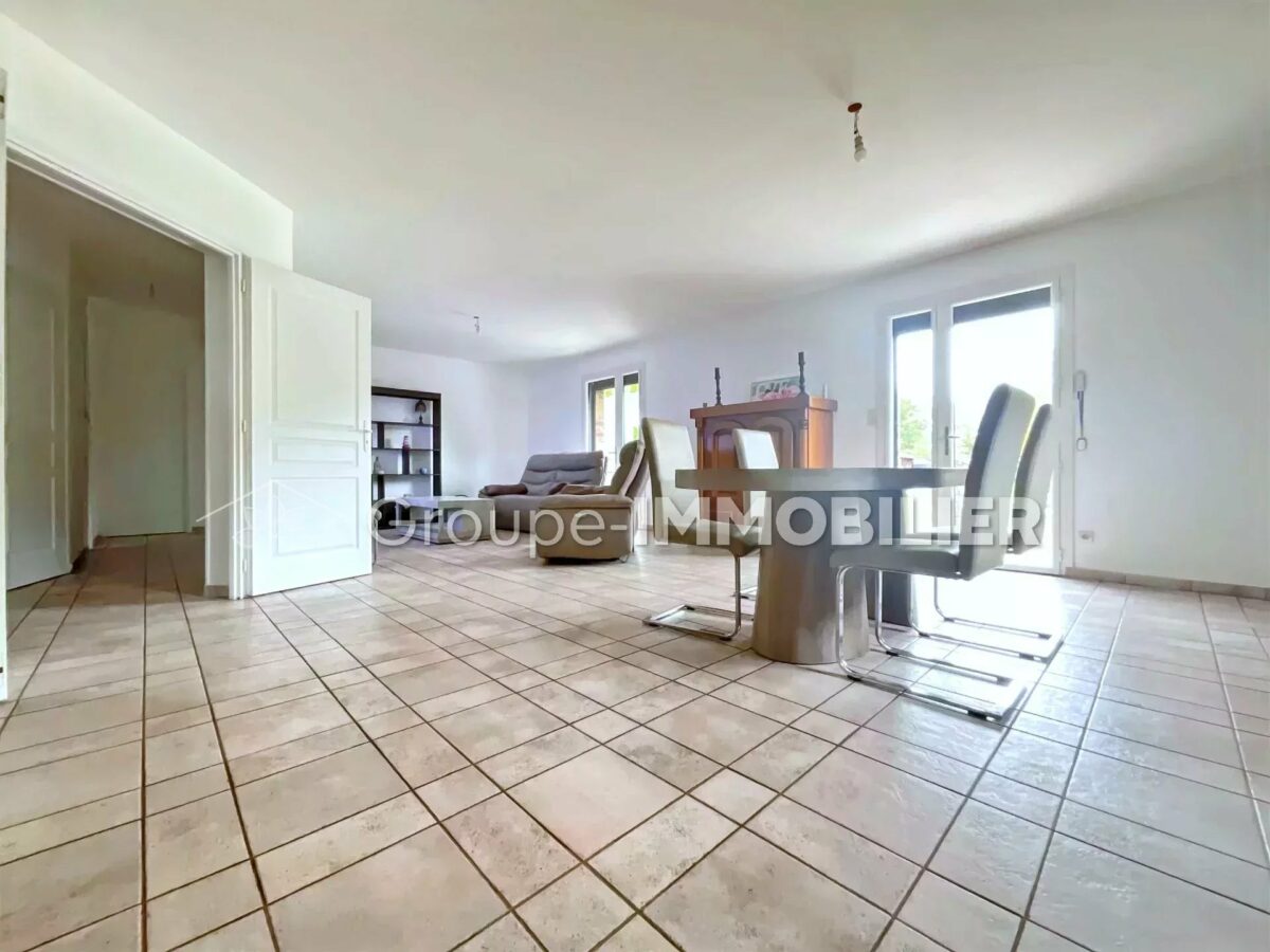 (Ref.484) Pavillon Brique individuel en semi plain-pied avec piscine – 6 PIÈCES – 166 m² – FENAIN – Image 3
