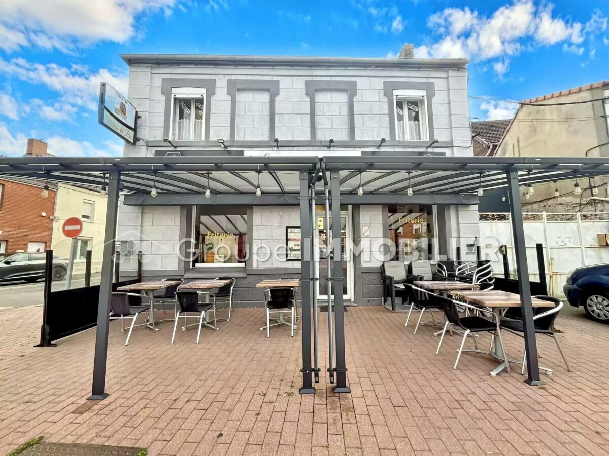 (Ref.526) À VENDRE – MURS COMMERCIAUX ET FOND DE COMMERCE – FRITERIE AVEC LICENCE IV ET TERRASSE – WALLERS – 1 PIÈCES – 114 m² – WALLERS