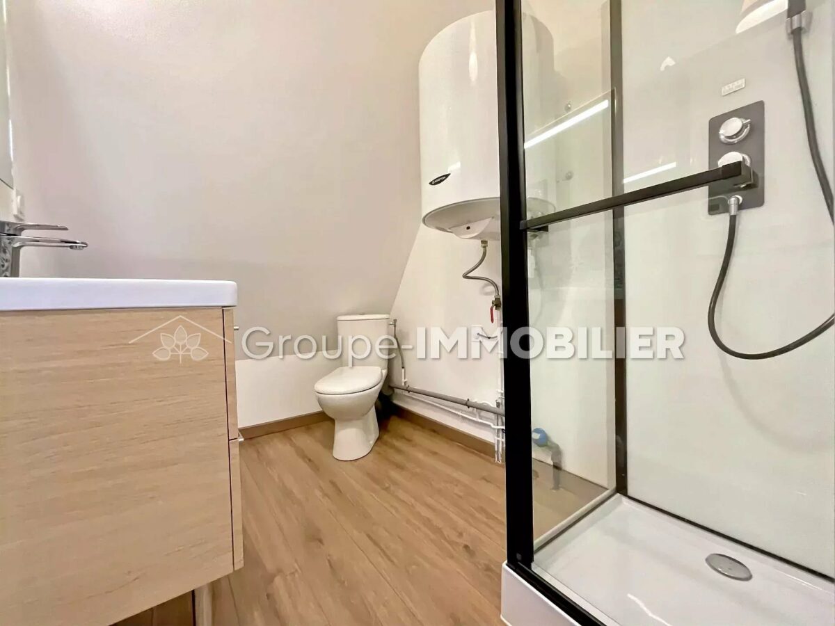 (Ref.523) À louer : Grand studio rénové à Marchiennes – Dernier étage, proche commodités ! – 1 PIÈCES – 25 m² – MARCHIENNES – Image 3